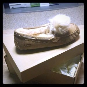 Ugh Dakota Pom Pom Slipper